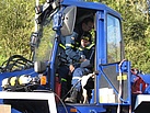 Retten eines verunfallten Fahrers aus dem Bergungsraumgerät <br /> (Fahrer dargestellt durch einen Junghelfer)