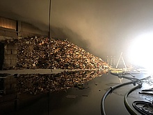In der Lagerhalle für Sperrmüll-Abfälle der EcoCity in Bochum war der Großbrand ausgebrochen (Foto: THW Bochum)